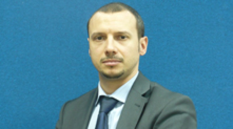 foto Conform anunţului şefului misiunii FMI la Bucureşti, dl. Jeffrey Franks, subvenţiile la încălzire acordate la nivel central se vor elimina până la finele anului, urmând să se acorde ajutoare doar către categoriile defavorizate iar primăriile vor fi singurele care vor avea posibilitatea să susţină populaţia în funcţie de bugetele locale disponibile. Astfel, este evident că se va observa o creştere importantă a facturilor la încăzire pentru că este puţin probabil ca primăriile să poată susţine din fonduri proprii diferenţa dintre costul real şi cel subvenţionat de până acum prin reducerea fondurilor de investiţii şi a cheltuielilor de personal, conform declaraţiilor oficialilor.