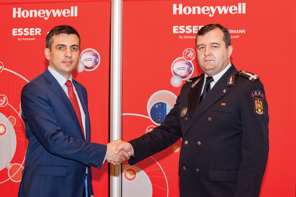 Mihai Brana-Honeywell Life Safety si Lt. Col Ing. Benone Gabriel Duduc